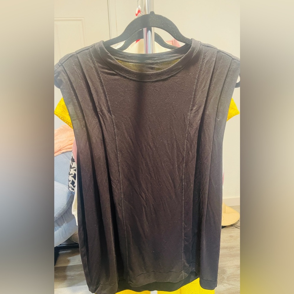 Lululemon Classic Black Short Sleeve Tee pleated